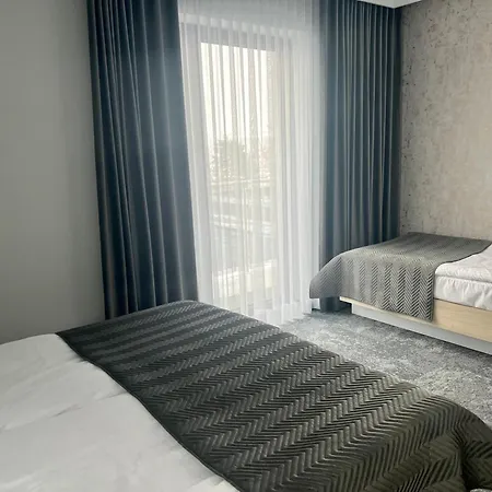 Selavi Jastrzebia מוטל *